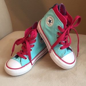 EUC Toddler high top Converse! Adorable!